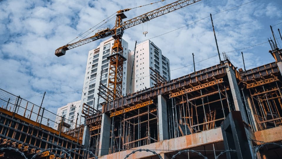 الاستشارات والدراسات الأولية